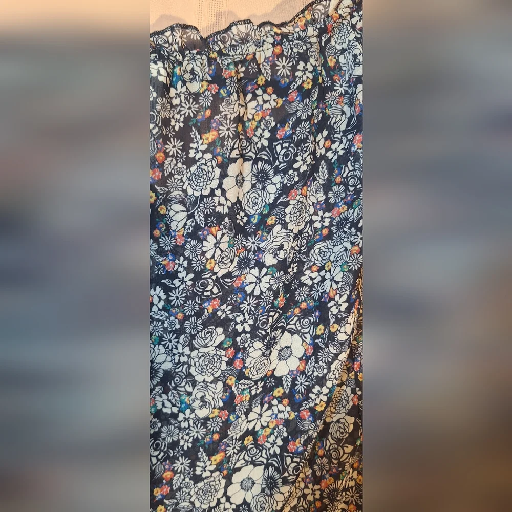 AÉROPOSTALE Navy Floral Blouse - Picture 3 of 5